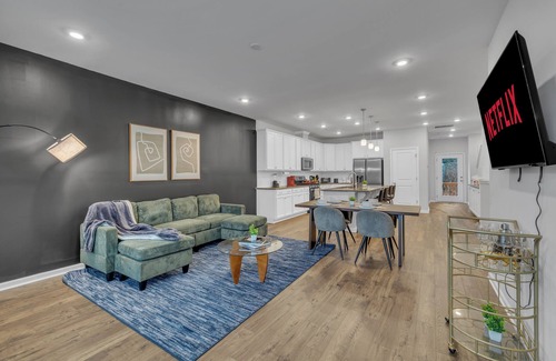 Durham Casa | King 4BR Townhouse to Downtown Durham