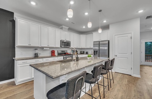 Durham Casa | King 4BR Townhouse to Downtown Durham