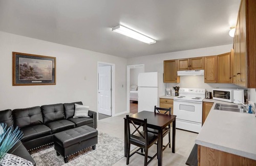 Halifax Apartamento | King and Queen Suite Room 205 at Halifax Inn