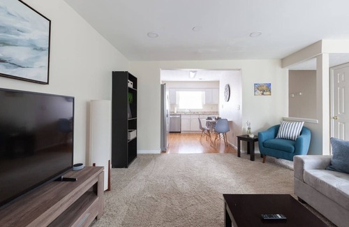 Alpharetta Casa | KING BD, Downtown Alpharetta, espacioso y renovado