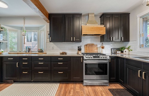 St. Albert Casa | KING BED! 3 Bdrms- FAST WIFI- A/C - Family-Friendly!