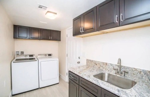 Villa Bonita Estates Casa | King Bed, 43" TV with a Private Bathroom