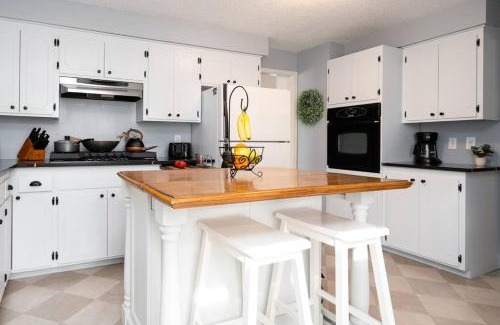 Richfield Casa | King Bed - 5 Min to MOA - 75 & 65' HDTV - Ping Pong