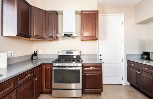 San Gabriel Casa | KING BED 6 Bed 2.5 Bath Huge Home with Private Garage, Washer/Dryer