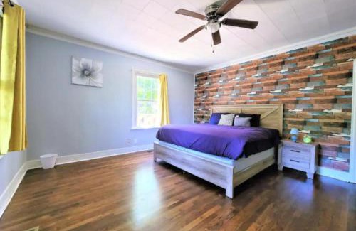 Decatur Apartamento | King bed and Queen Sofa bed/room TV Wifi