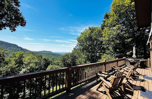 Tate Cabina | King Bed, Arcade, Hot Tub, Amazing Views