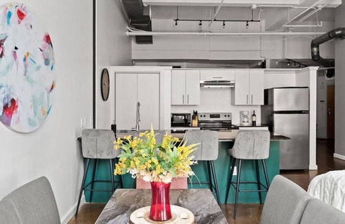 Downtown Fort Worth Apartamento | King Bed Charming DWTN FTW Loft Sundance Square