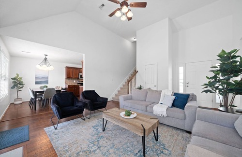 Clarksville Casa | King bed * Close to I-24 * 10 miles to Ft Campbell