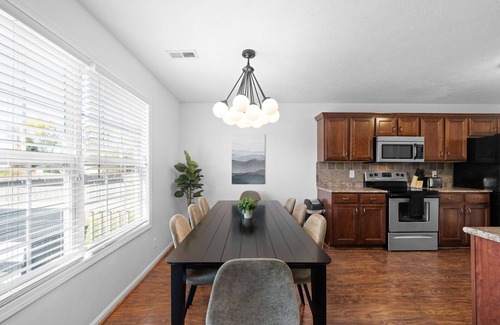 Clarksville Casa | King bed * Close to I-24 * 10 miles to Ft Campbell