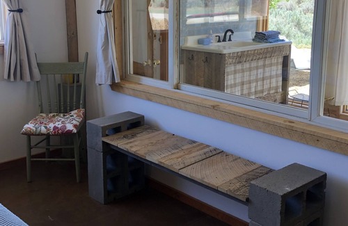 Lewis Cabina | King Bed comfort, great views with complimentary gourmet farm breakfast.