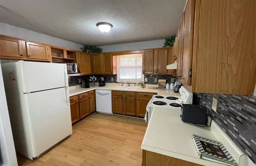Griffin Casa | King Bed Cozy 3BR/2BA Home in Griffin GA