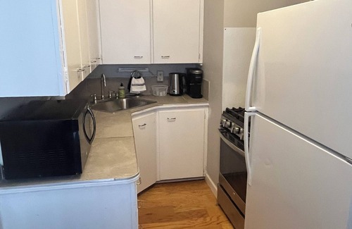 Des Moines Apartamento | King bed Drake and central Des Moines