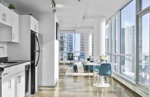Beltline Apartamento | King Bed | DT Views | UG Park | Walk to Saddledome