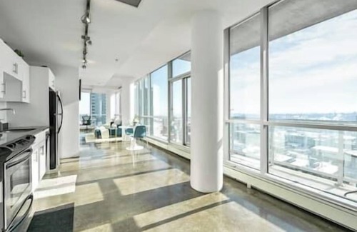 Beltline Apartamento | King Bed | DT Views | UG Park | Walk to Saddledome