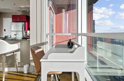 Victoria Park Apartamento | King Bed | DT Views | UG Park | Walk to Saddledome