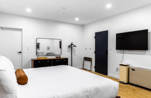 Bangor Apartamento | King Bed , DTWN, 50 in Roku TV , Fiber Internet, Room # 203