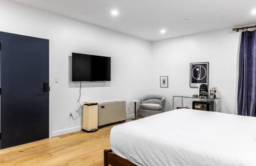Bangor Apartamento | King Bed , DTWN, 50 in Roku TV , Fiber Internet, Room # 203