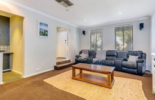 Warwick Casa | King bed - Fast wifi - Sleeps 8 - Pool table