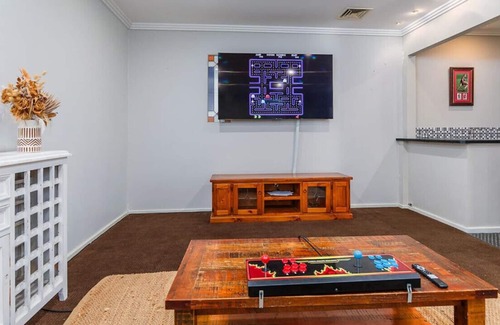 Warwick Casa | King bed - Fast wifi - Sleeps 8 - Pool table