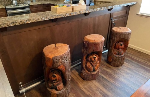 Yosemite Forks Cabina | King Bed / Fast WiFi / Spa - Buckeye Bungalow