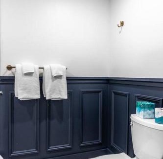 Bangor Apartamento | King Bed, Fiber Internet, Heart of Bangor, 50 Roku TV, Room # 208