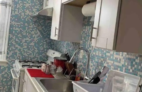 Foxcroft Square Apartamento | King Bed & Free Parking in Rhawnhurst!