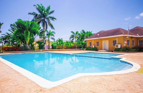 Mammee Bay Casa | Cama King, aire acondicionado completo, piscina, cerca de cataratas y playas.