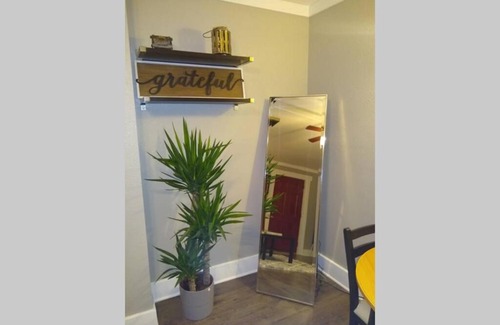 Indianapolis Apartamento | King Bed, Garfield Park , Red Line, Downtown Indy!