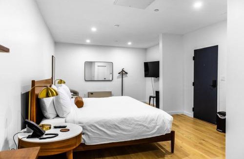 Bangor Apartamento | King Bed, Historic Hotel, Bangor, Room # 101