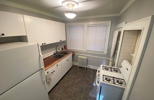 Ferndale Casa | King Bed in 2-bedroom house in lovely Ferndale with AC