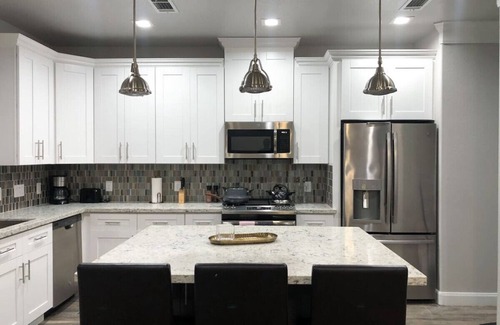 Greater Fondren Southwest Casa | King bed in gated community | 1300 sqft home