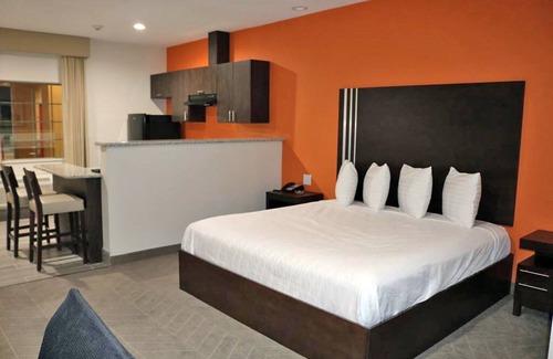 Humble Hotel | King Bed Kitchenette, Scottish Inns IAH, Prepare Meal, Near Airport