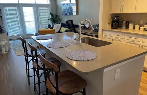 North Decatur Apartamento | King Bed -Message me for Spring Special