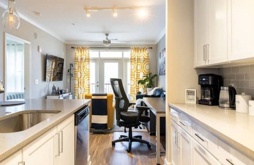 North Decatur Apartamento | King Bed -Message me for Spring Special