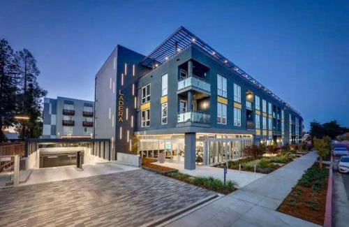 Mountain View Apartamento | KING BED Modern 2 Bed 2 Bath Pool & Hot Tub