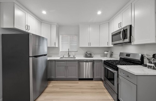 Burbank Apartamento | King Bed Near Universal Studios | In-Unit W/D 2002