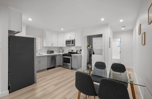 Burbank Apartamento | King Bed Near Universal Studios | In-Unit W/D 2002