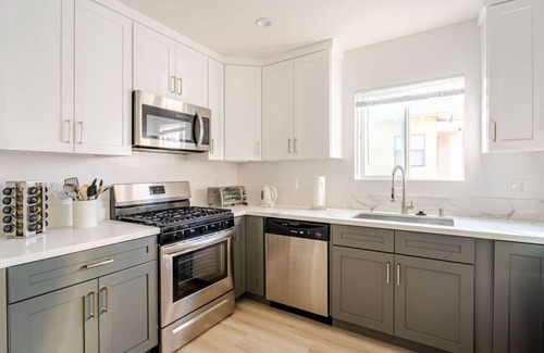 Burbank Apartamento | King Bed Near Universal Studios | In-Unit W/D 2004