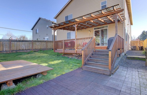 Walnut Grove Casa | KING BED, new comfortable 4 bedroom home in Vancouver
