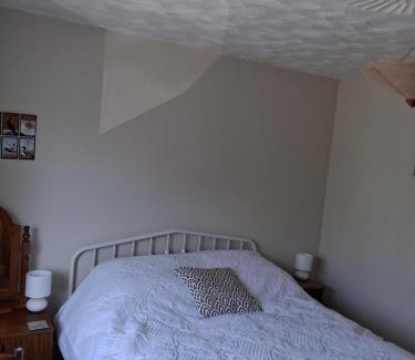 Borth Casa | King bed, opposite the beach