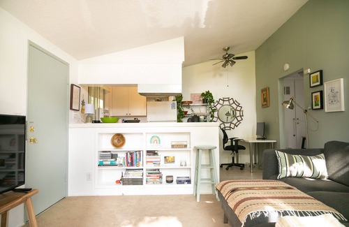 Thousand Oaks Apartamento | 🌿 King Bed, Pool, Parking, Ideal for Long Stays