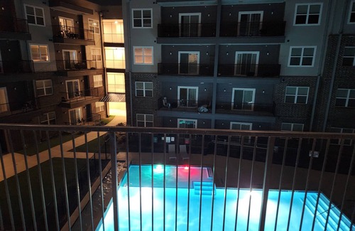 George Bush Park/Eldridge Apartamento | King bed pool view apartment with WiFi and fitness room in awesome Houston