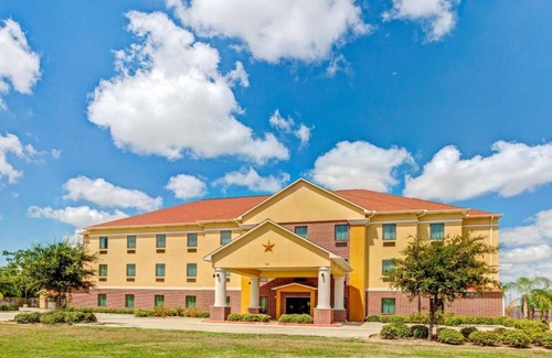 La Porte Hotel | King Bed Room, Scottish Inns La Porte, Free Parking, Near Sylvan Beach Park