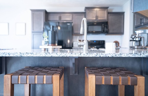 Brookline Station Casa | King Bed, Smart TV, Tesla Charger, Garage, Quiet Neighborhood, 15 min Downtown!