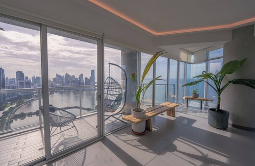 Calidonia Apartamento | King Bed Suite / 280 Degree View / 500mbs WiFi