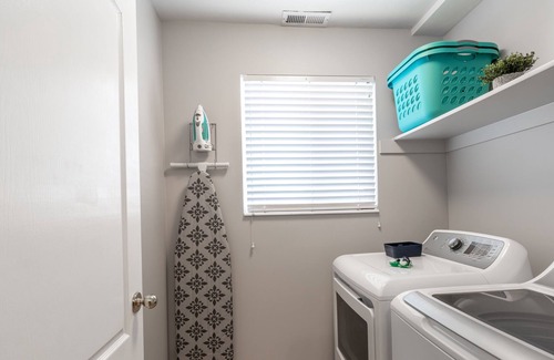 Herriman Casa | King Bed Suite - Fast Wifi - Work Desk.