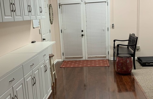 Taylors Casa | King bed suite, game room, gym area- Main House