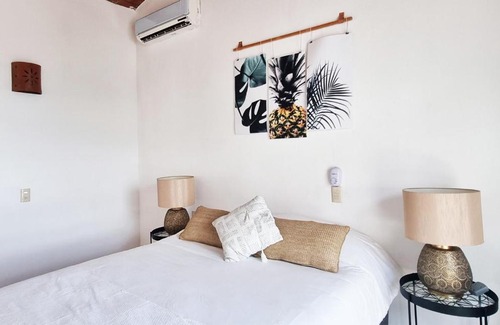 Los Ayala Casa | King Bed Suite in Private Hilltop Home Pool AC and Ocean Views