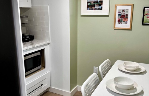 The Heights Apartamento | King bed, W/D, Patio, Self Check in, Steps to NYC, Brand New!