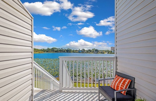 El Centro Beach Condominio | King Bed W/Pool - Close to the Beach - Fast Wi-Fi